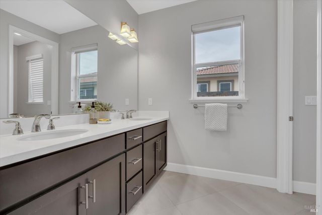 580 Kingbird Cir, Vacaville, CA 95688