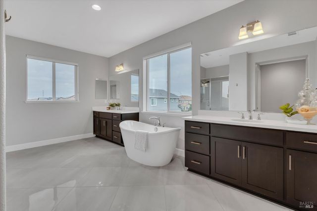 580 Kingbird Cir, Vacaville, CA 95688