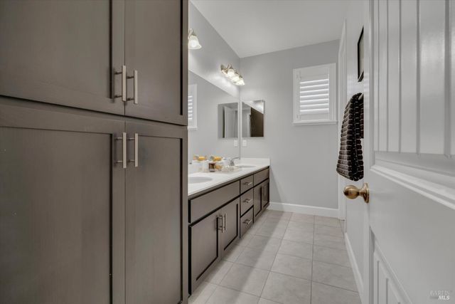 580 Kingbird Cir, Vacaville, CA 95688