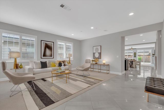 580 Kingbird Cir, Vacaville, CA 95688