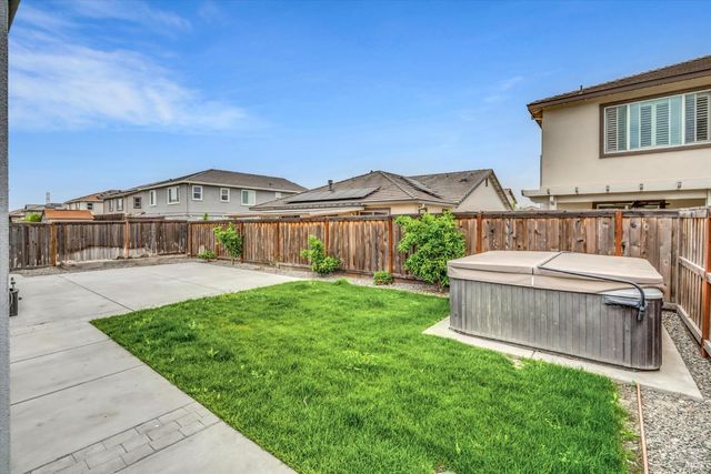 580 Kingbird Cir, Vacaville, CA 95688