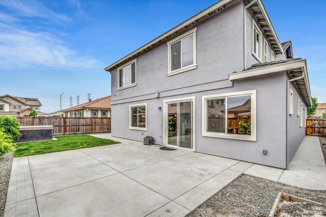 580 Kingbird Cir, Vacaville, CA 95688