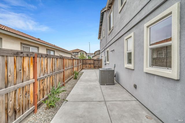 580 Kingbird Cir, Vacaville, CA 95688