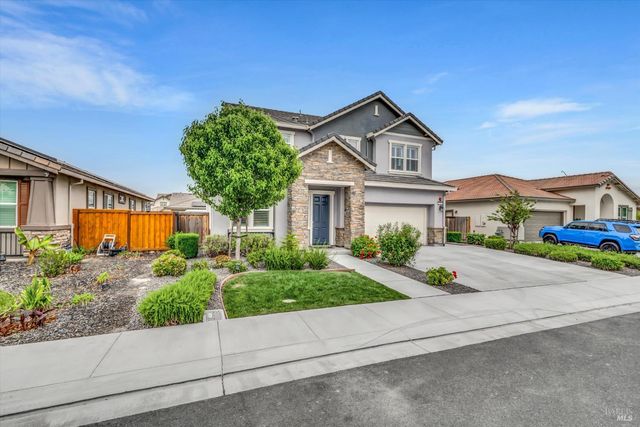 580 Kingbird Cir, Vacaville, CA 95688