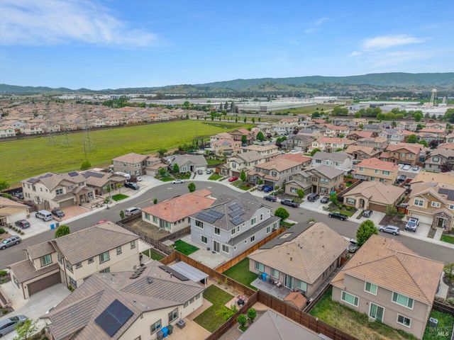 580 Kingbird Cir, Vacaville, CA 95688