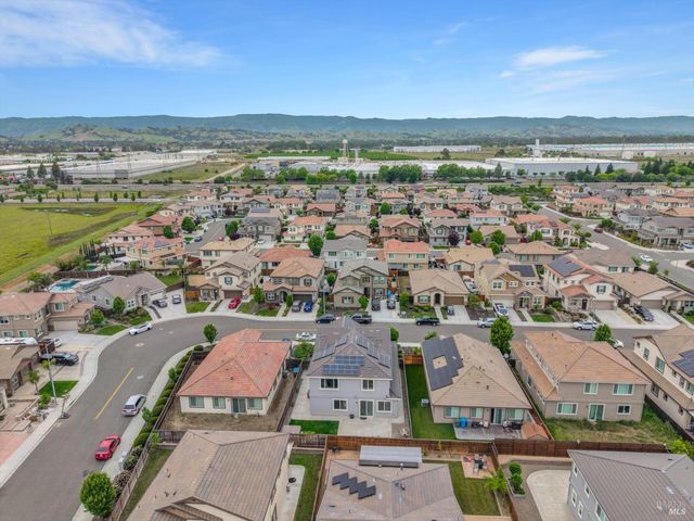 580 Kingbird Cir, Vacaville, CA 95688
