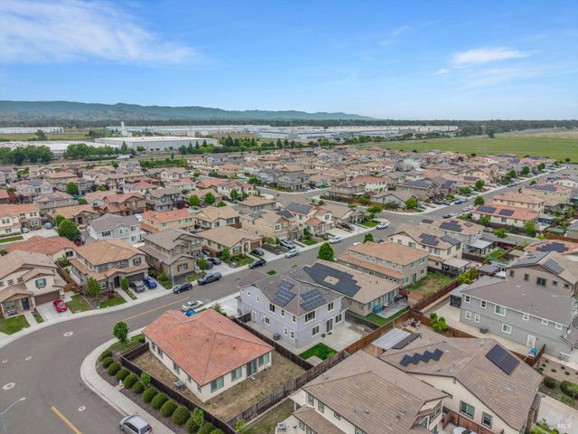 580 Kingbird Cir, Vacaville, CA 95688