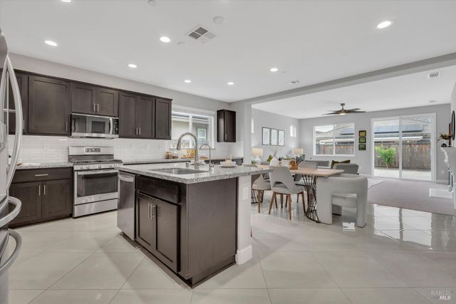 580 Kingbird Cir, Vacaville, CA 95688