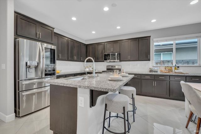 580 Kingbird Cir, Vacaville, CA 95688