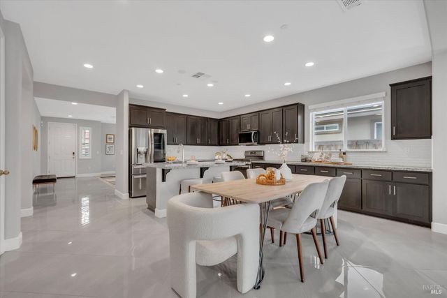 580 Kingbird Cir, Vacaville, CA 95688