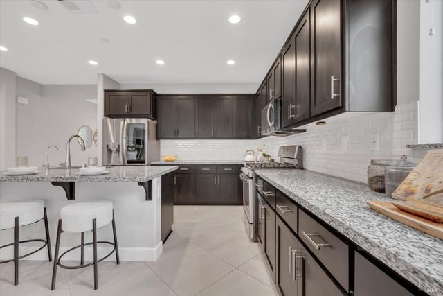 580 Kingbird Cir, Vacaville, CA 95688