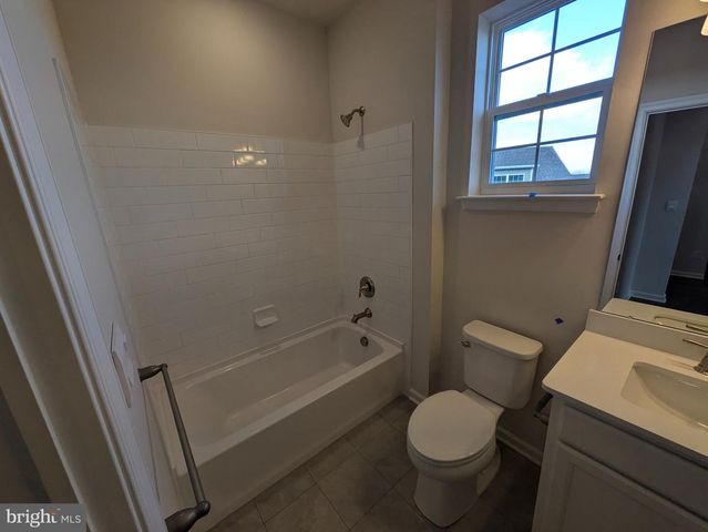 1553 DRESDEN DR, Breinigsville, PA 18031