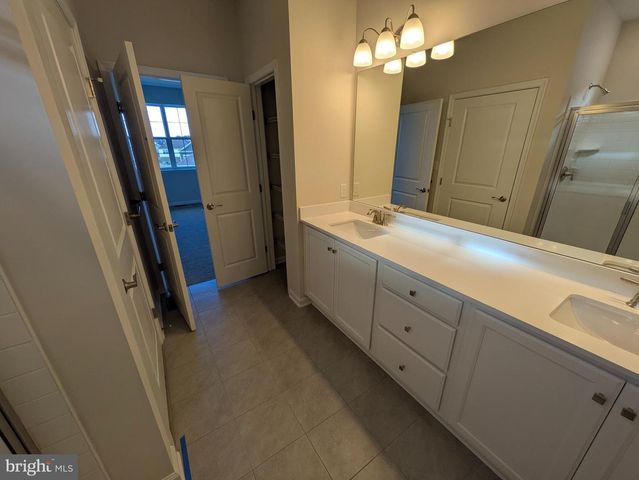 1553 DRESDEN DR, Breinigsville, PA 18031