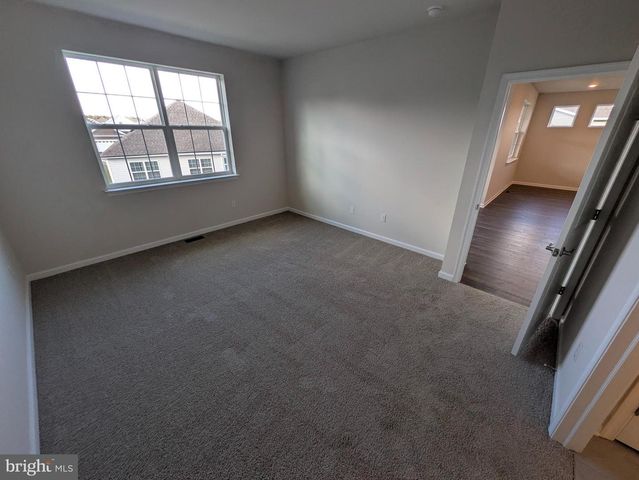 1553 DRESDEN DR, Breinigsville, PA 18031