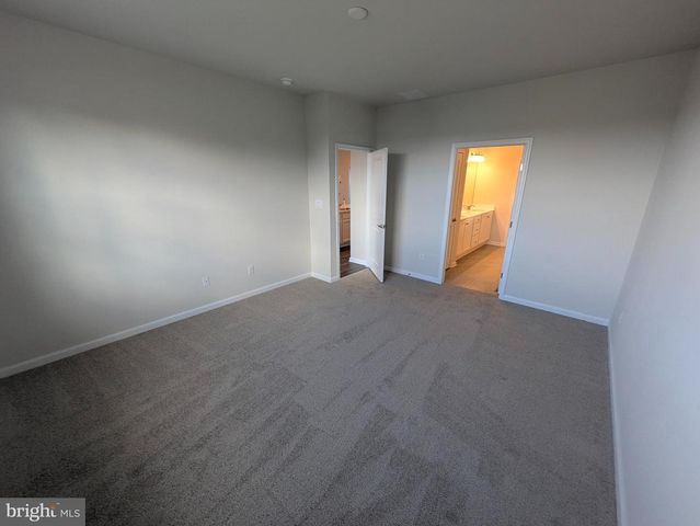 1553 DRESDEN DR, Breinigsville, PA 18031