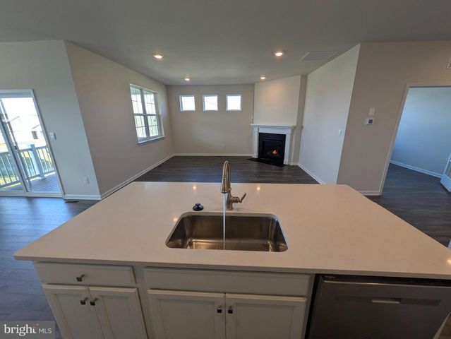 1553 DRESDEN DR, Breinigsville, PA 18031