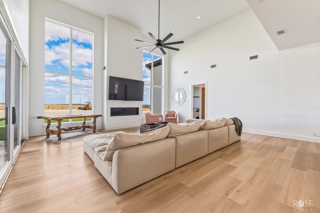 Image 10 of property listing at 8198 S Hawk Avenue, San Angelo, TX 76904