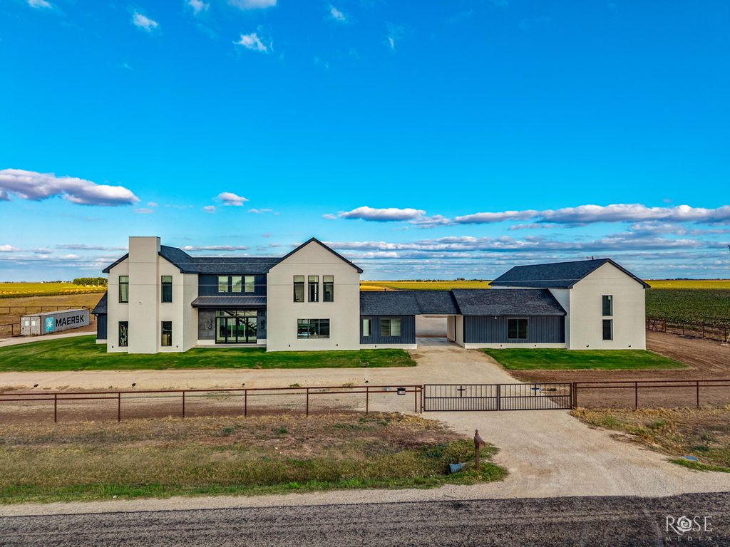 Image 2 of property listing at 8198 S Hawk Avenue, San Angelo, TX 76904