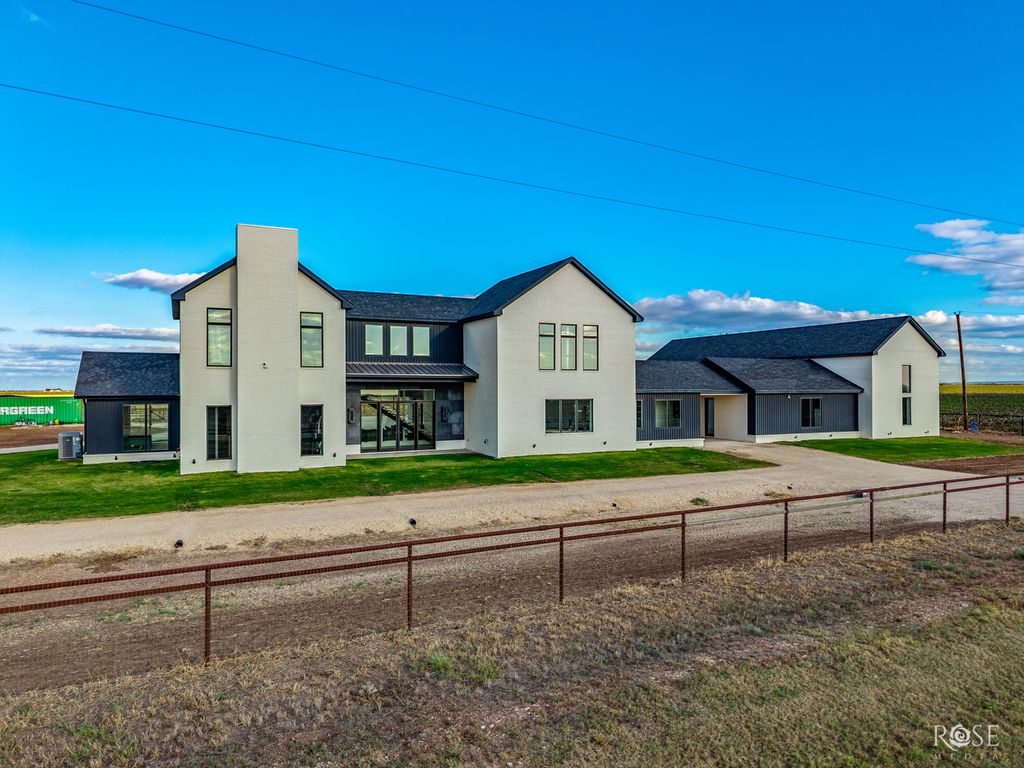 Image 3 of property listing at 8198 S Hawk Avenue, San Angelo, TX 76904