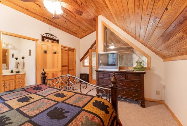 374 Country Lane, Murphy, NC 28906