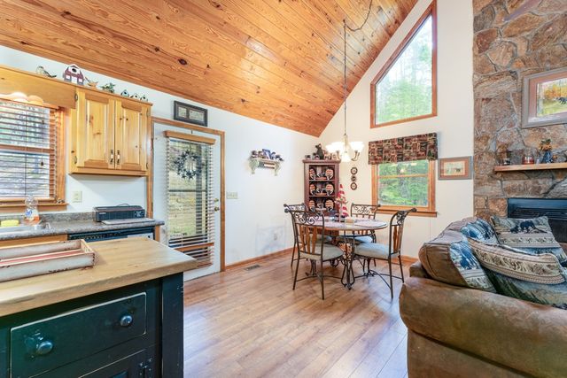 374 Country Lane, Murphy, NC 28906