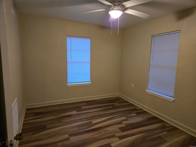 1319 S Houston Ave, Russellville, AR 72801