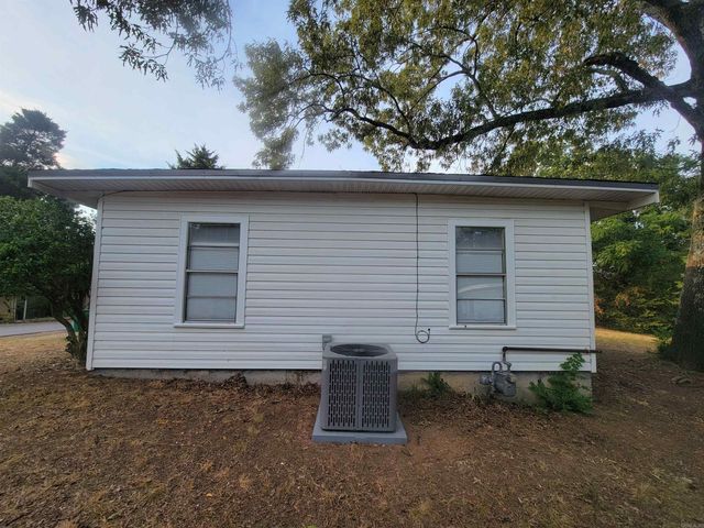 1319 S Houston Ave, Russellville, AR 72801