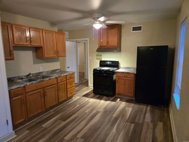 1319 S Houston Ave, Russellville, AR 72801