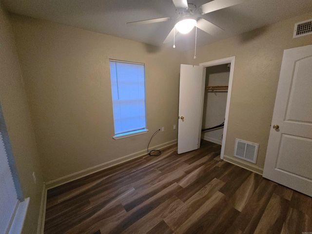 1319 S Houston Ave, Russellville, AR 72801