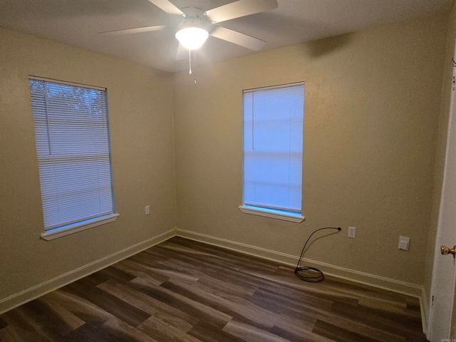 1319 S Houston Ave, Russellville, AR 72801