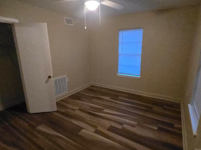 1319 S Houston Ave, Russellville, AR 72801