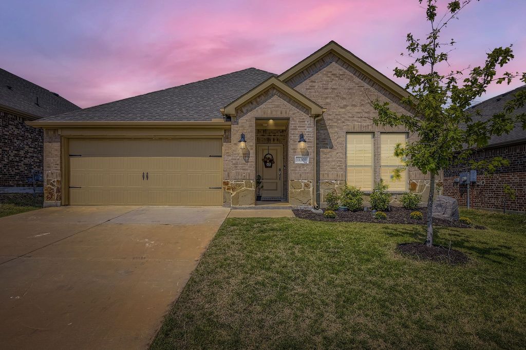 11301 Summer Rain Boulevard, Aubrey, TX 76227