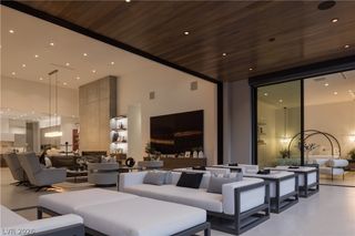 91 Sun Glow Lane, Las Vegas, NV 89135