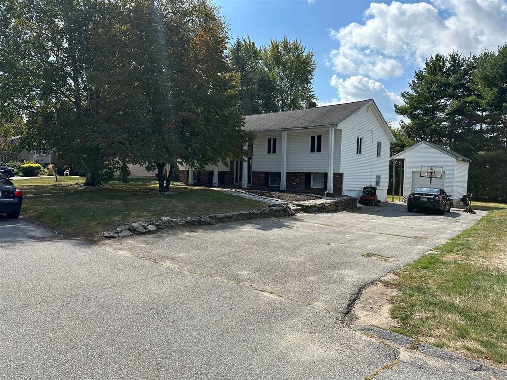 67 Lincoln Lane, Dracut, MA 01826