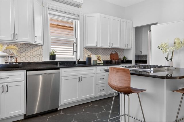 26 Custer St 2, Boston, MA 02130