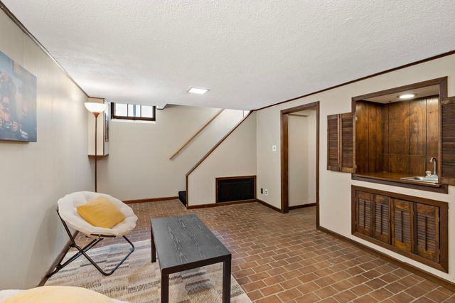 1212 4th Street N, South Saint Paul, MN 55075