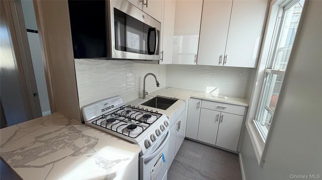 9716 Metropolitan Avenue 2F, Forest Hills, NY 11375