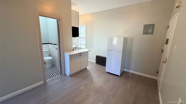 9716 Metropolitan Avenue 2F, Forest Hills, NY 11375