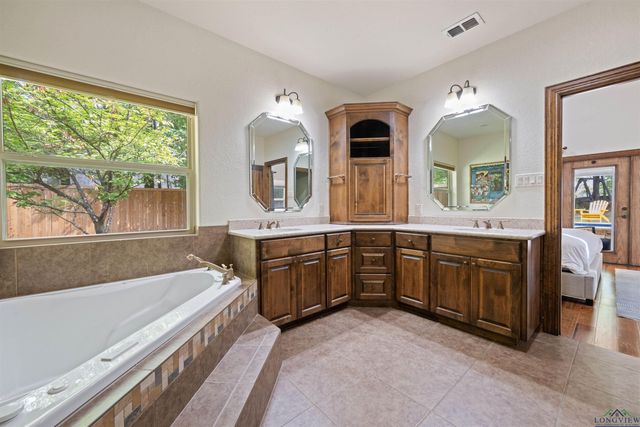 260 Lake Estates Trail, Longview, TX 75605