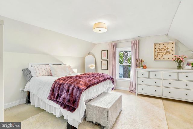 211 COMRIE DR, Villanova, PA 19085