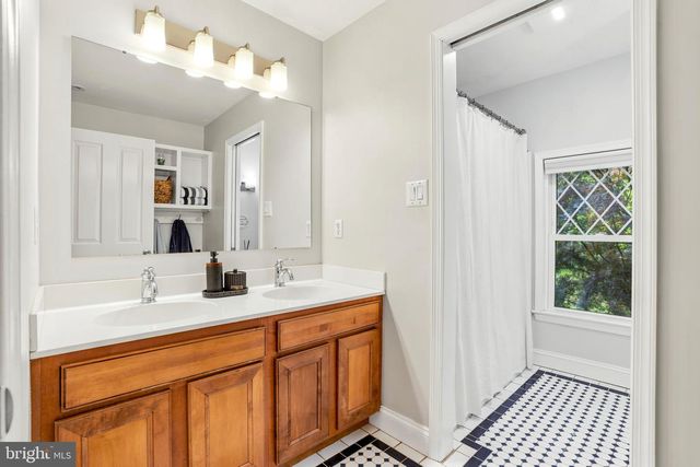 211 COMRIE DR, Villanova, PA 19085