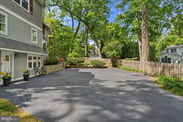 211 COMRIE DR, Villanova, PA 19085