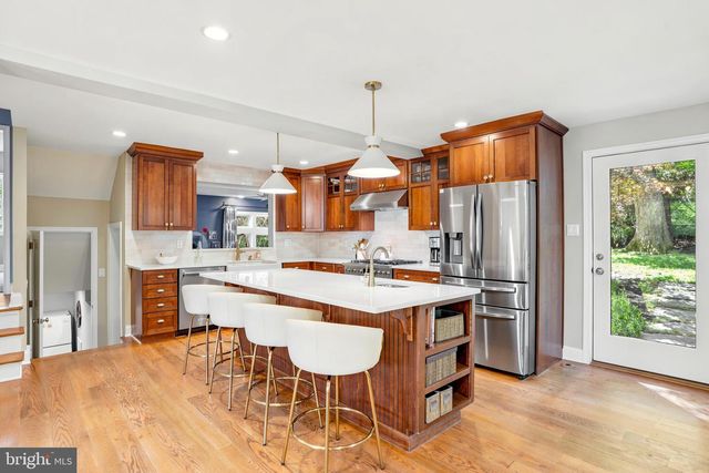 211 COMRIE DR, Villanova, PA 19085