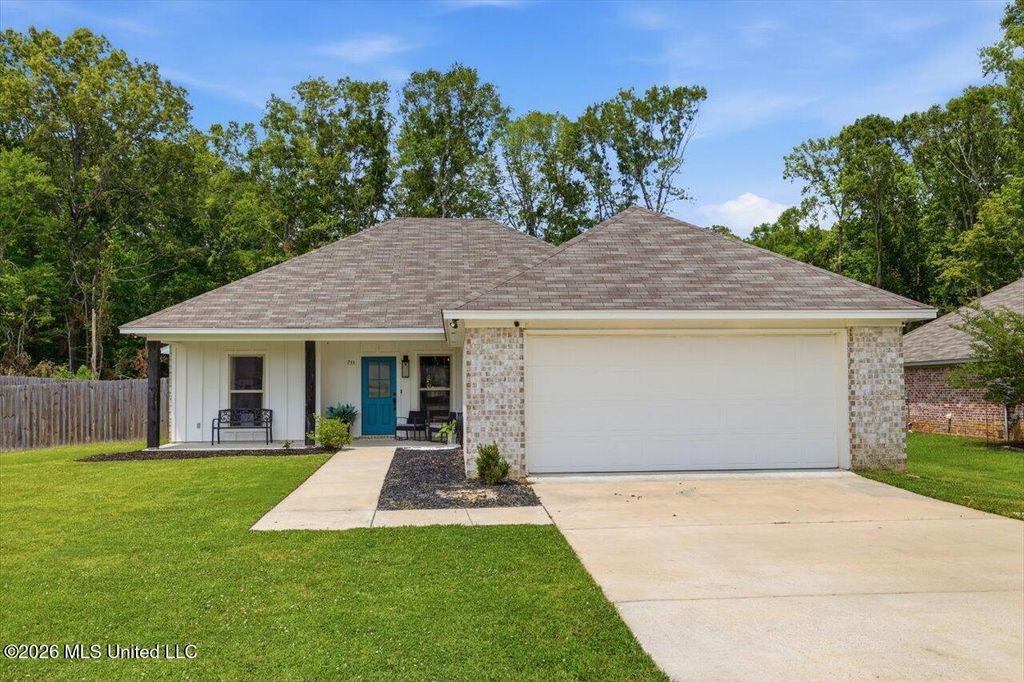 733 Lexington Drive, Florence, MS 39073