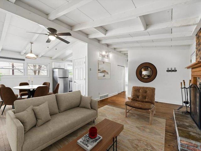 15 VILLAGE DR, Aston, PA 19014