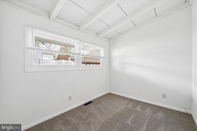 15 VILLAGE DR, Aston, PA 19014