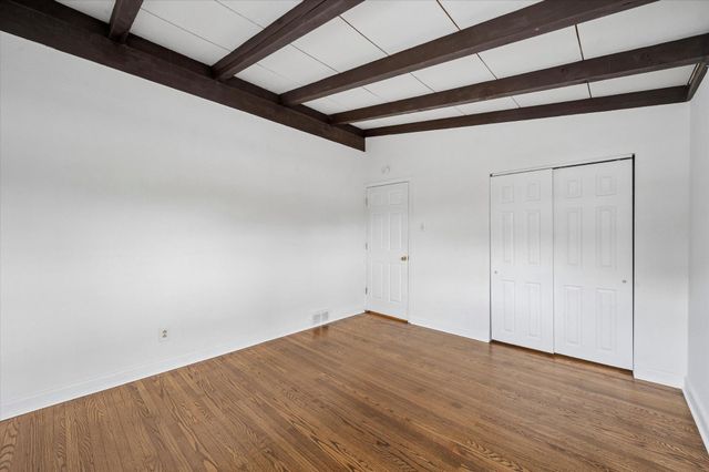 15 VILLAGE DR, Aston, PA 19014