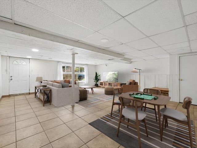 15 VILLAGE DR, Aston, PA 19014