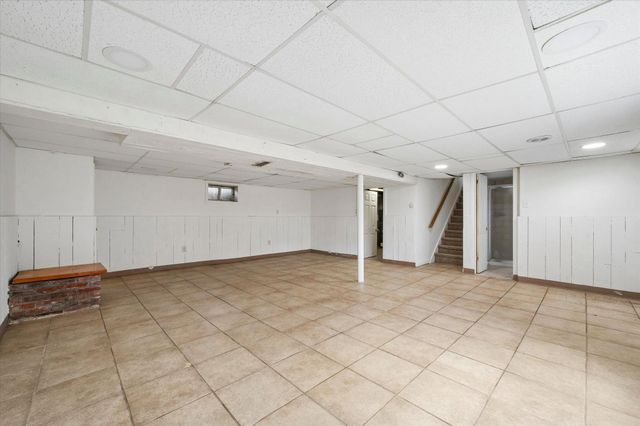 15 VILLAGE DR, Aston, PA 19014