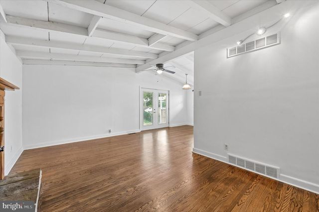 15 VILLAGE DR, Aston, PA 19014